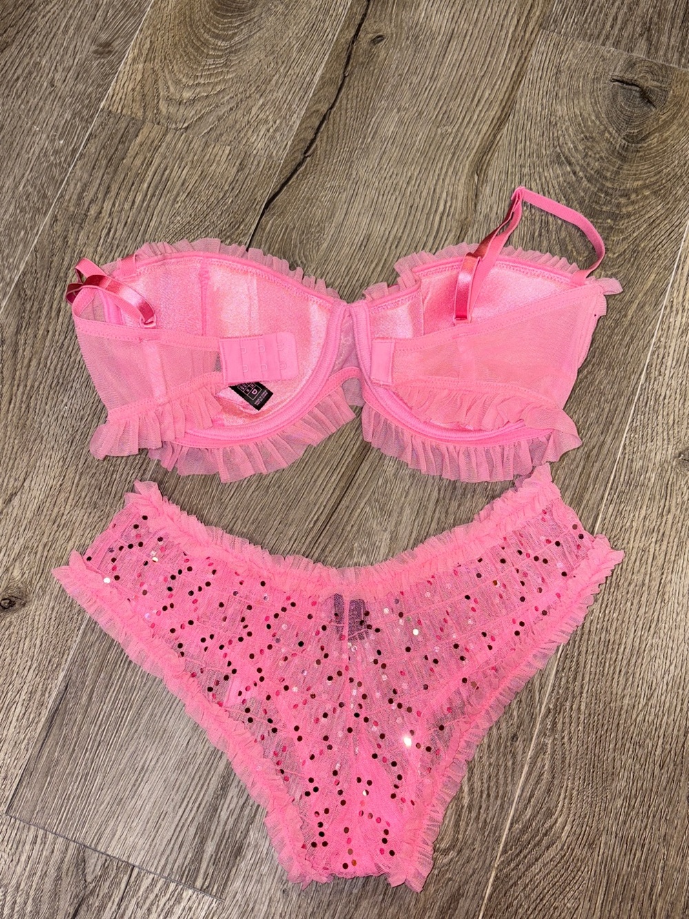 La SENZA Pink Sparkly Ruffle Lace Bra Set (36D/Medium) - Picture 7 of 11